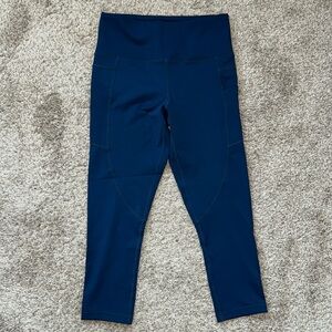 Zyia Navy Light n’ Tight Capri Athletic Leggings